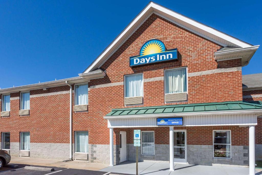 Days Inn by Wyndham Glen Allen Richmond North Main image 1